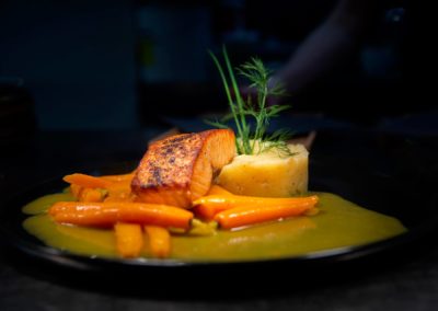 Cœur de saumon, Carottes à l'orange, pommes purée.